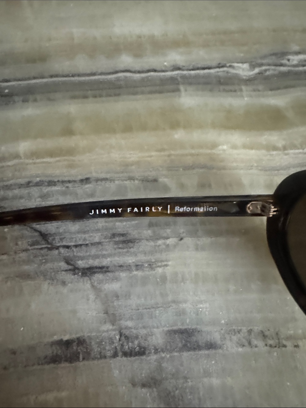 Oval Women's Sunglasses - Classic Fashion Accessory - Picture 4 of 5